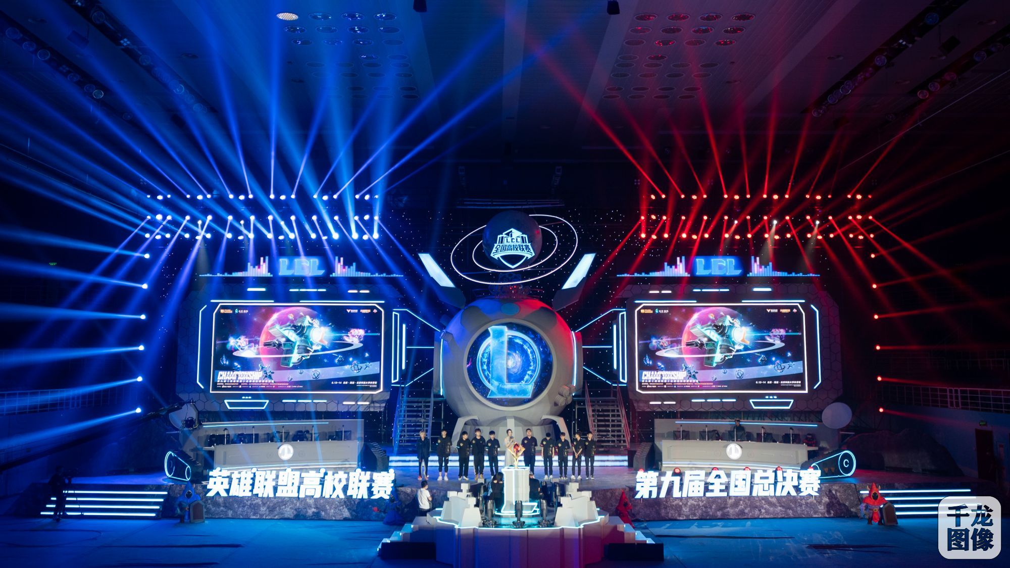 TES与G2瑞士轮团战对决决定小组出线，激烈碰撞引爆赛事悬念